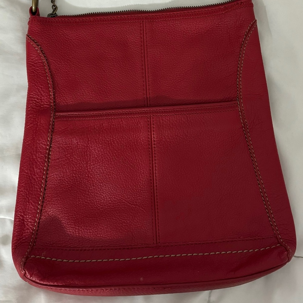The Sak Iris Red crossbody butter leather like new
Stunning  always smoke free